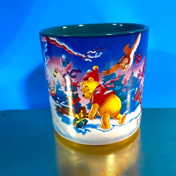 DISNEY STORE VTG 1995 CHRISTMAS WINNIE THE POOH COLLECTIBLE CERAMIC MUG - Picture 5 of 13